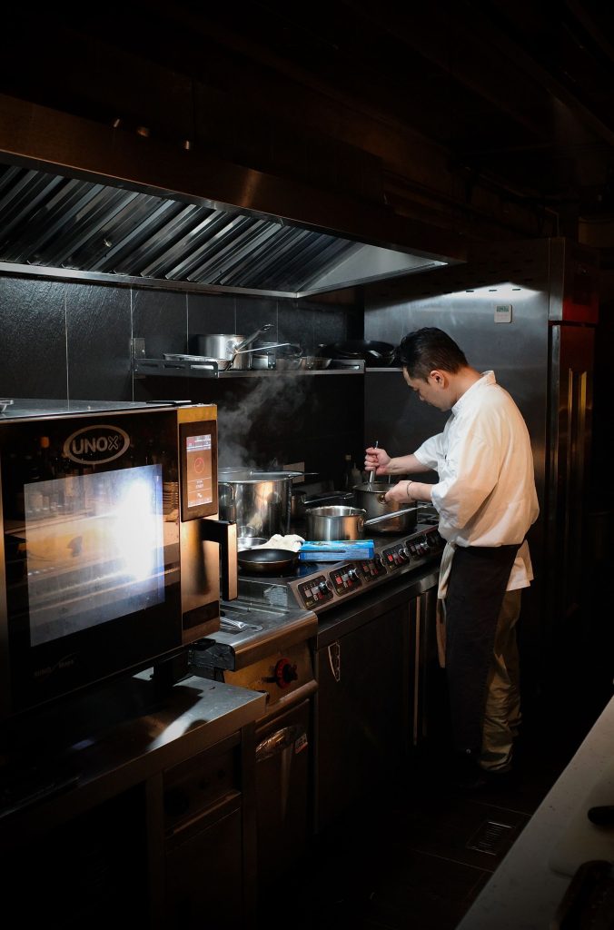 Les métiers de la cuisine présentent certaines spécificités. Découvrez comment bien choisir vos chaussures de sécurité pour cuisinier.